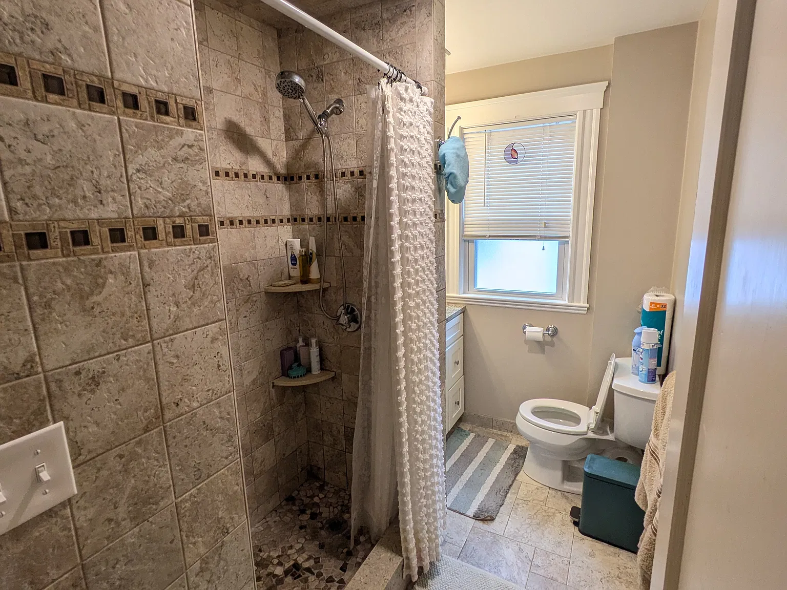3 bed, 999 sqft, $3,000 — Photo 3