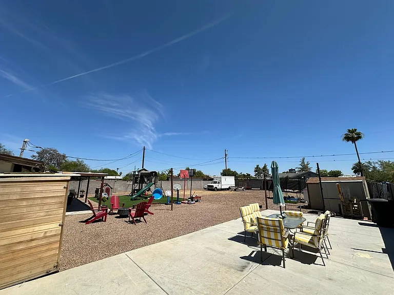 3215 E Sunnyside Ln — Photo 17