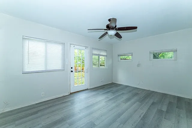 402 Blakeley Dr — Photo 17