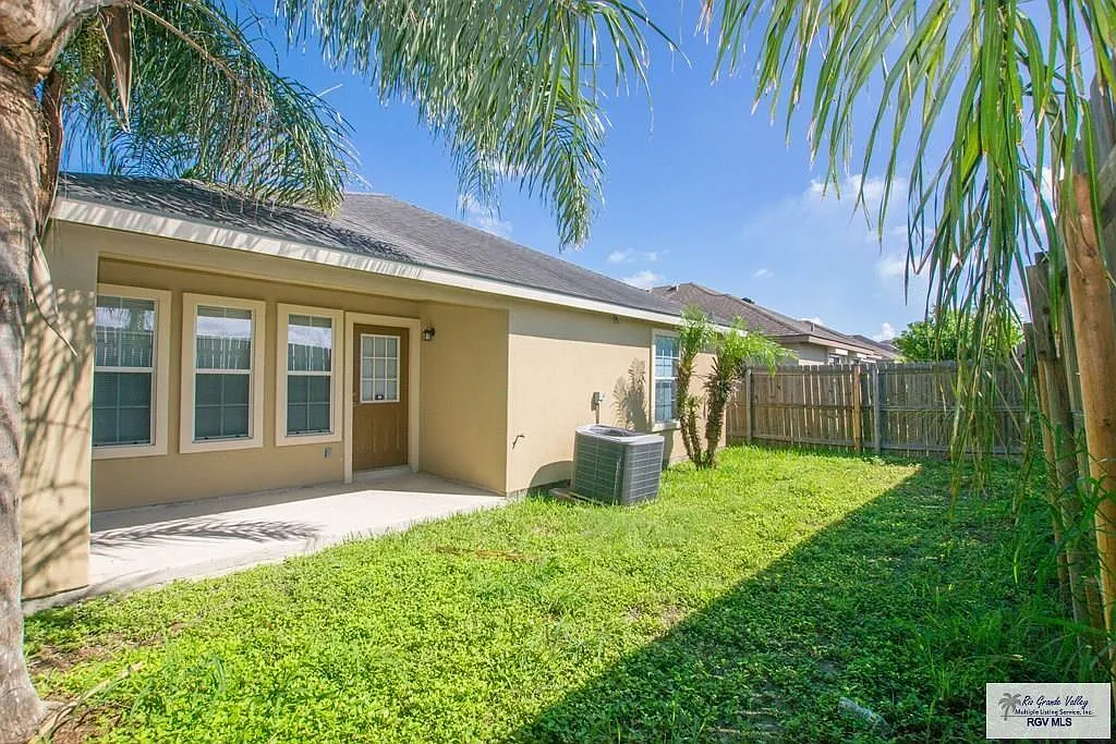 3 bed, 2.0 bath, 1292 sqft, $1,650 — Photo 2