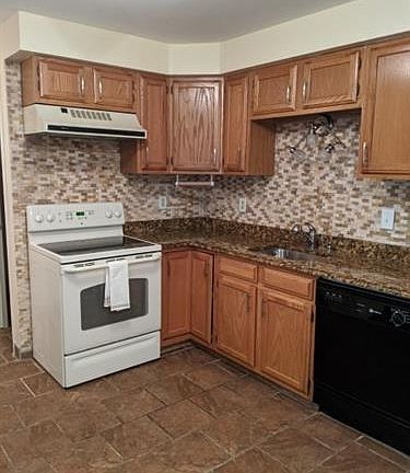 3rd image of 13 Amherst Ct #1007