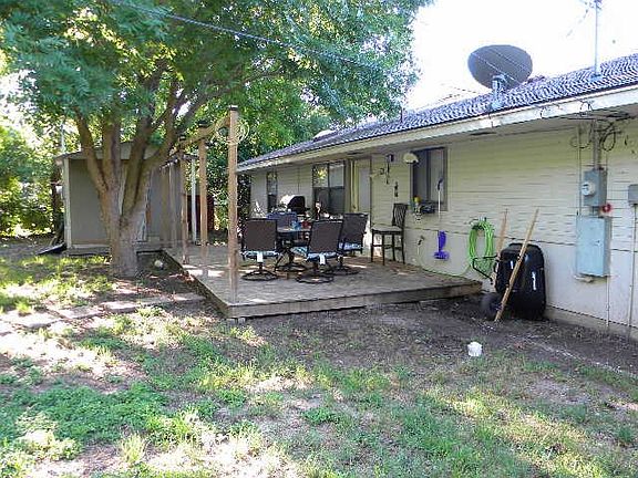 4th image of 105 Riverpark Dr