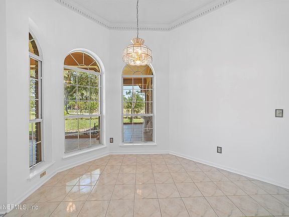 5th image of 3818 Mission Hills Dr E