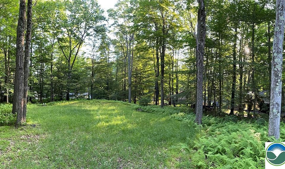 2nd image of 1521 Lake Ln