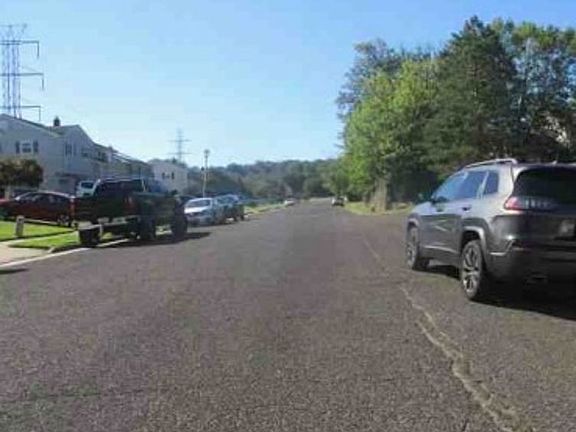 Exterior Neighborhood (street photo)