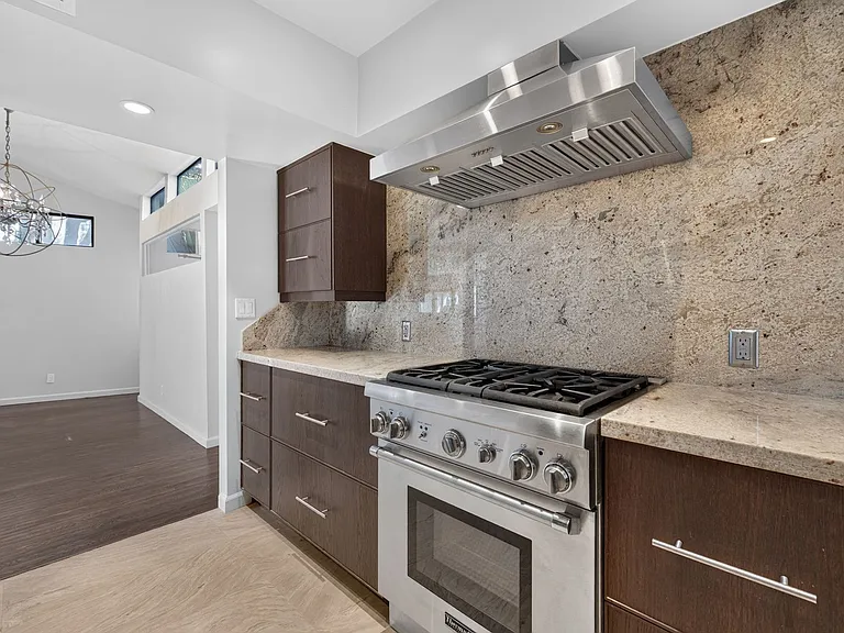 1727 Delaware Ave — Photo 7