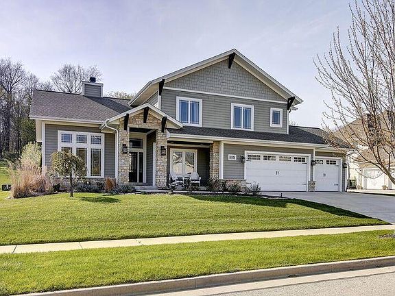 2nd image of 1921 Blackhawk Dr