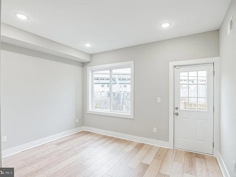 2216 Emerald St #1 — Photo 6
