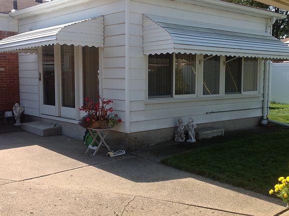 2nd image of 6765 Moccasin St