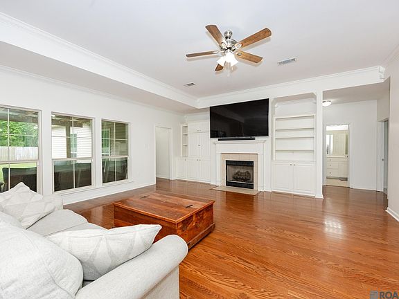 4th image of 43177 Sycamore Bend Ave