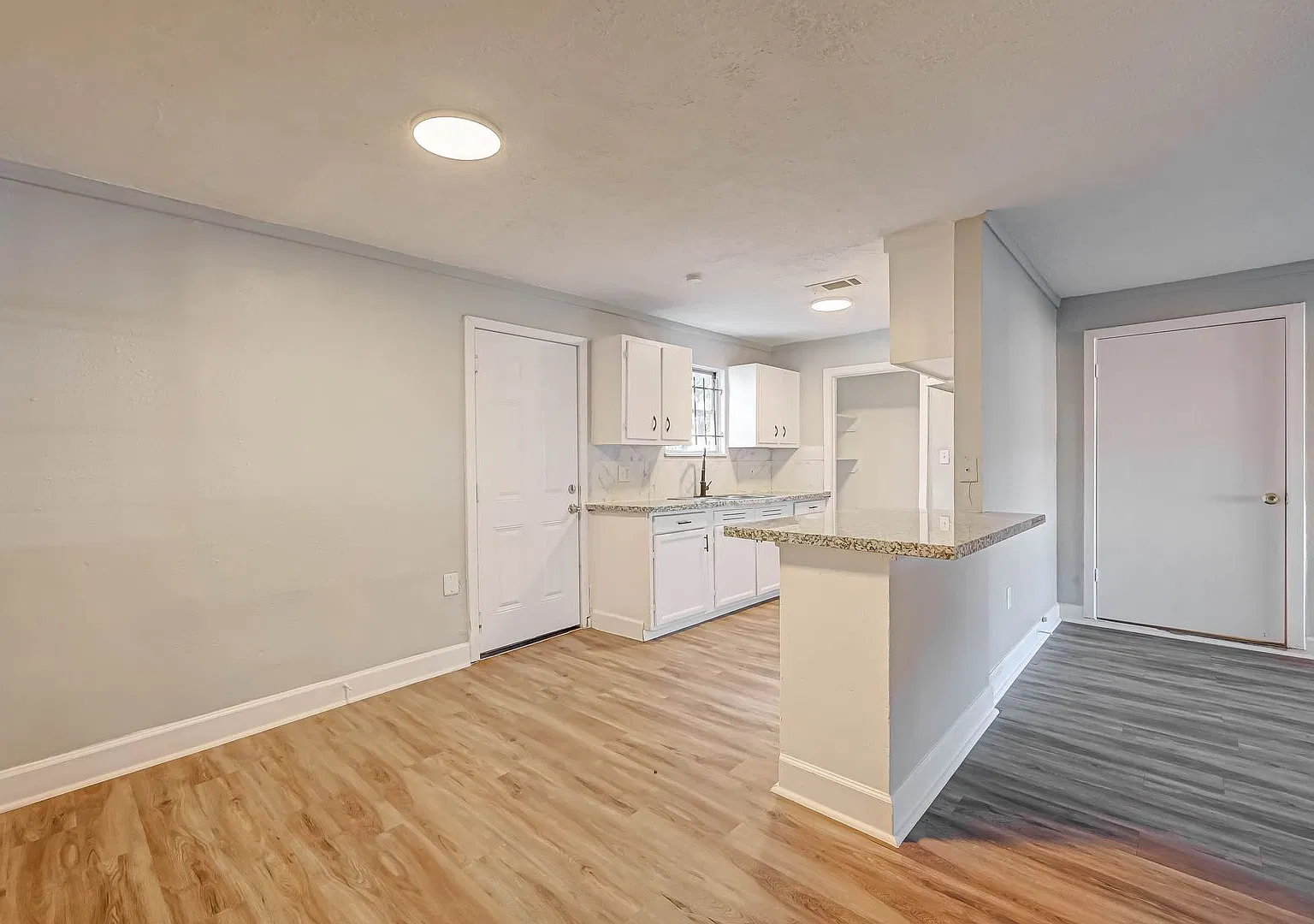 Newly renovated 5 bedrooms/2.5 bathrooms ready for move in! — Photo 3