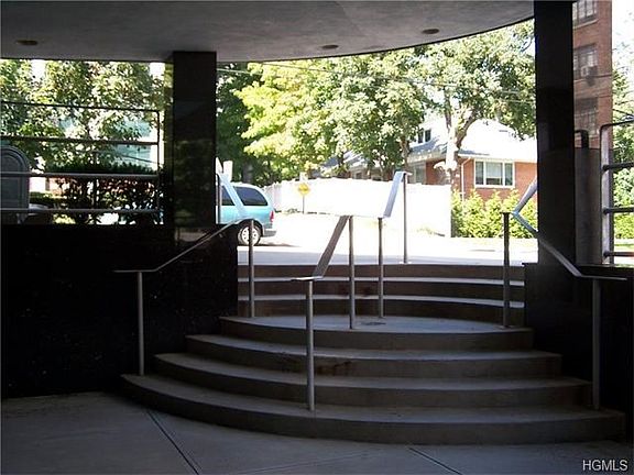 3rd image of 2736 Independence Ave APT 2G