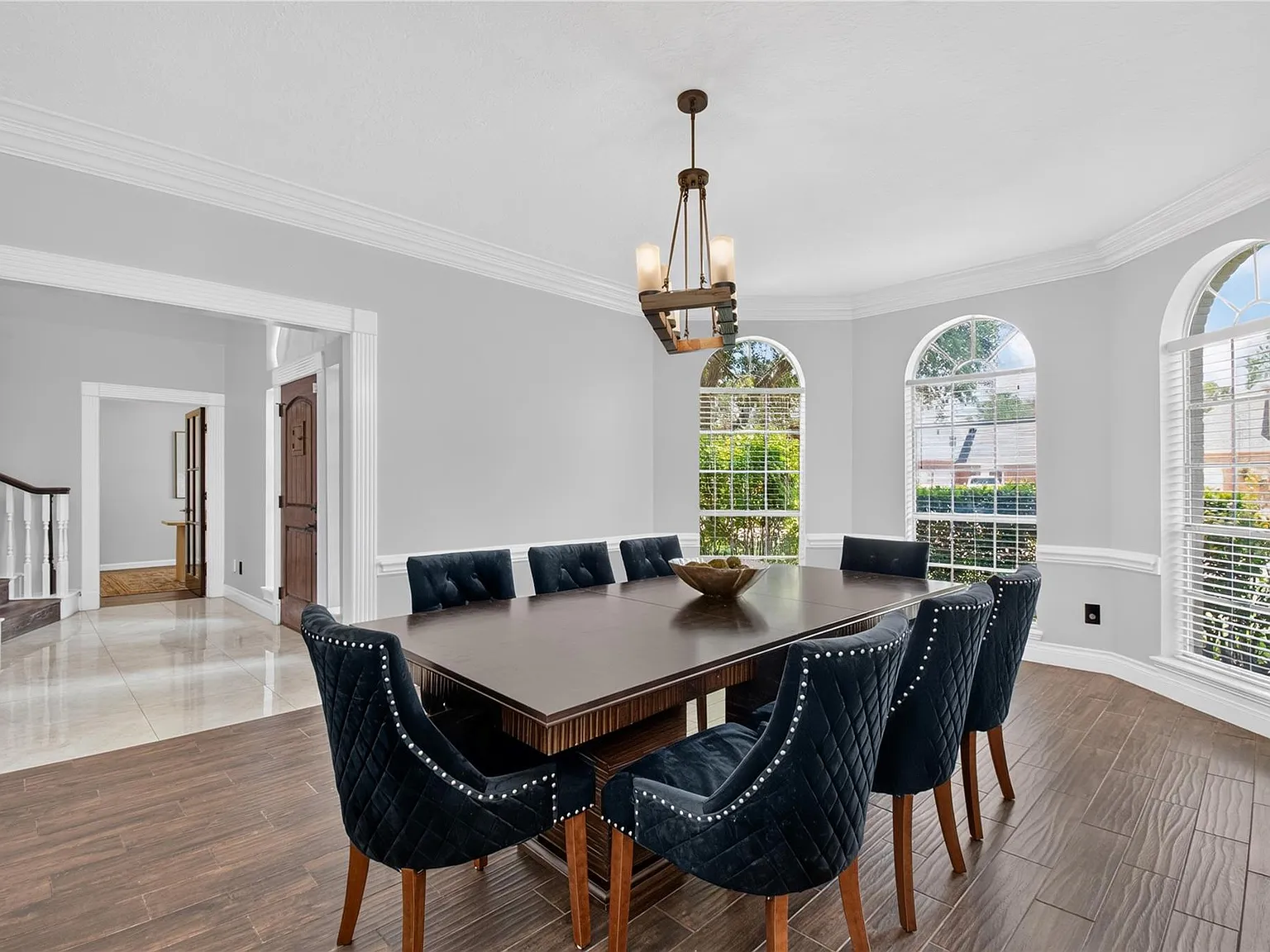 4 bed, 3.5 bath, 4334 sqft, $4,950 — Photo 4