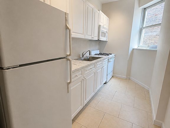4th image of 231 E 50th St APT 1D
