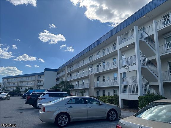 3rd image of 6220 Augusta Dr APT 301