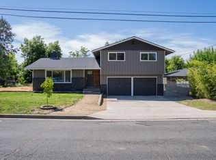 2250 Crestbrook Rd, Medford, OR 97504