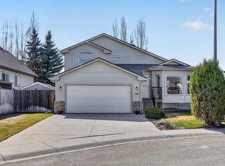 308 SE Cambridge Pl, Strathmore, AB T1P 1S1