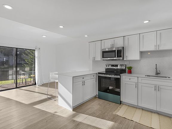 4th image of 619 N University Dr #7
