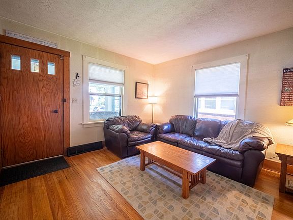 3rd image of 2215 Cumberland St