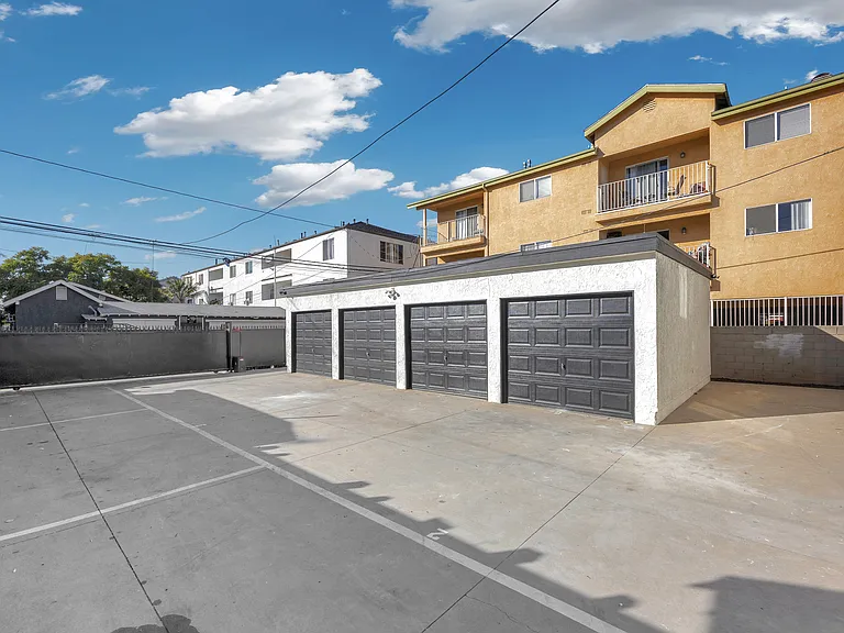 1075 Molino Ave #3 — Photo 54