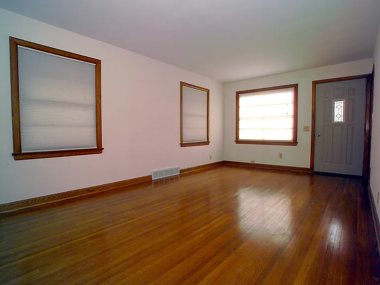 508 W Lakeside St — Photo 36