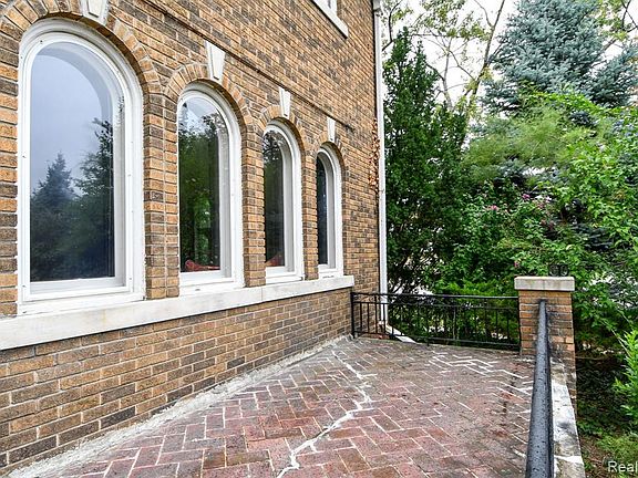 5th image of 1453 Balfour St