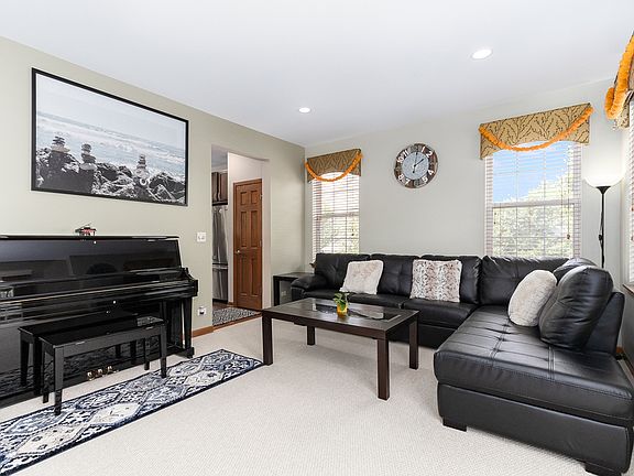 4th image of 162 Goldenhill St #162