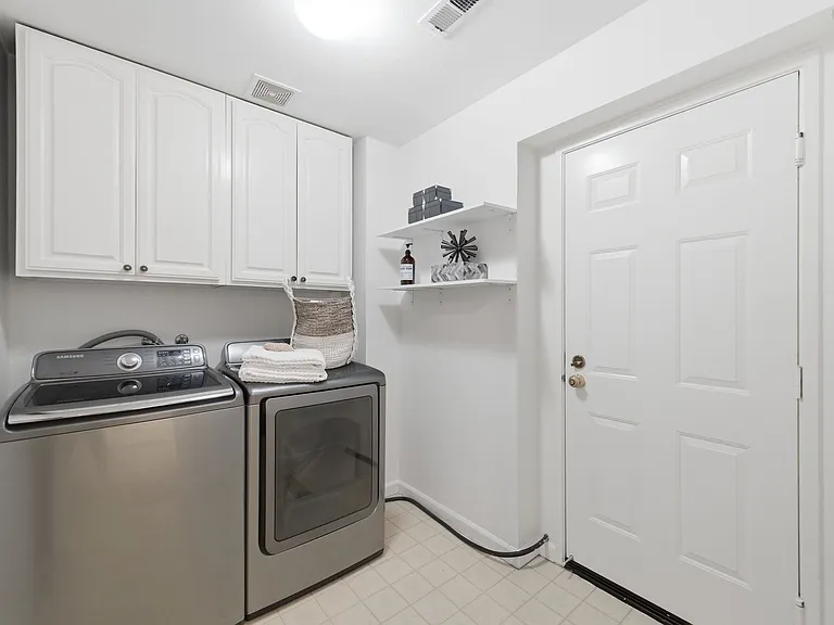 6349 Holly Gillingham Ln — Photo 16