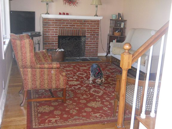 2nd image of 1009 Oswego St