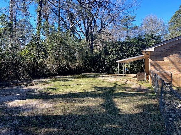 3rd image of 1205 Linda Dr