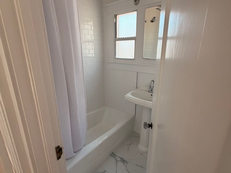 1st image of 2425 3rd St APT K