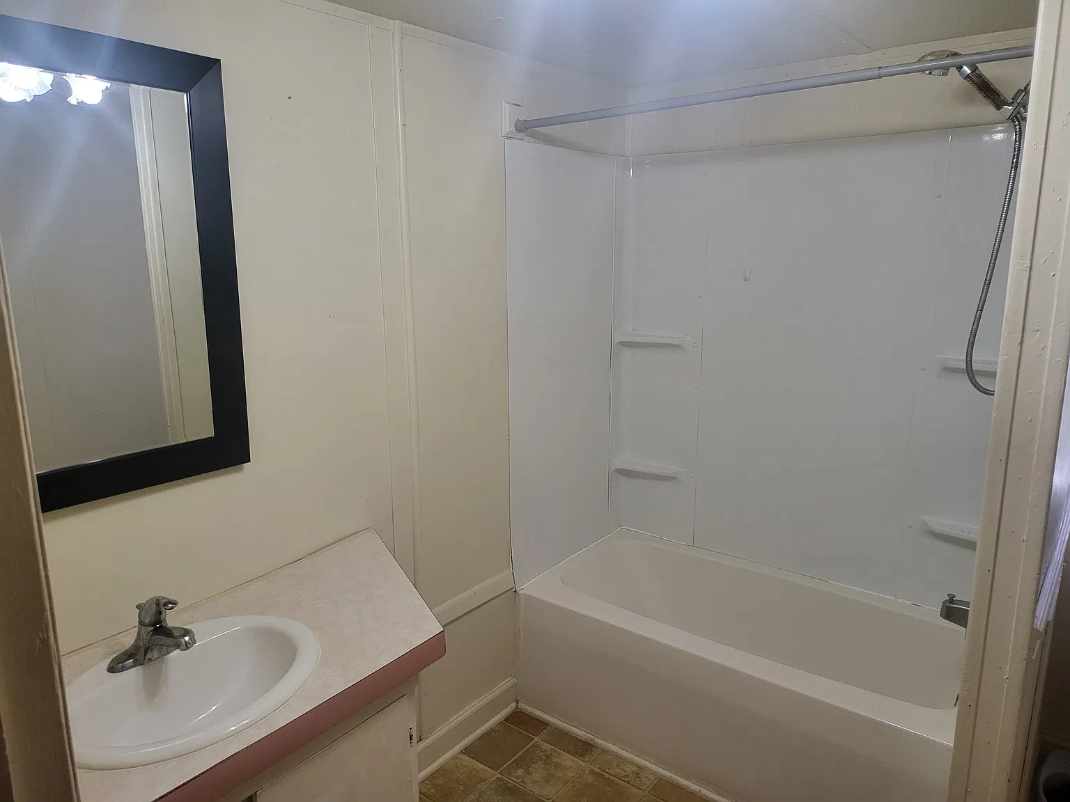 2 bed, 1200 sqft, $700 — Photo 4