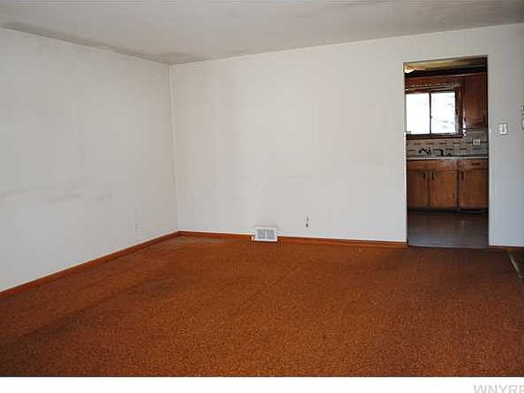 5th image of 144 Kamper Ave