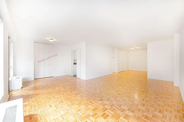 Rented by Solow Realty | media 32