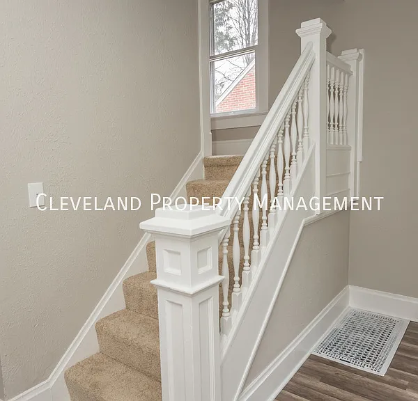 558 Grace Ave — Photo 25