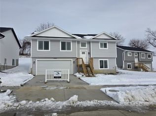 1824 Holly Meadow Ave SW, Cedar Rapids, IA 52404