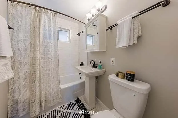6516 42nd Ave SW — Photo 6