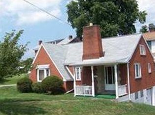 900 Crest Ave, Charleroi, PA
