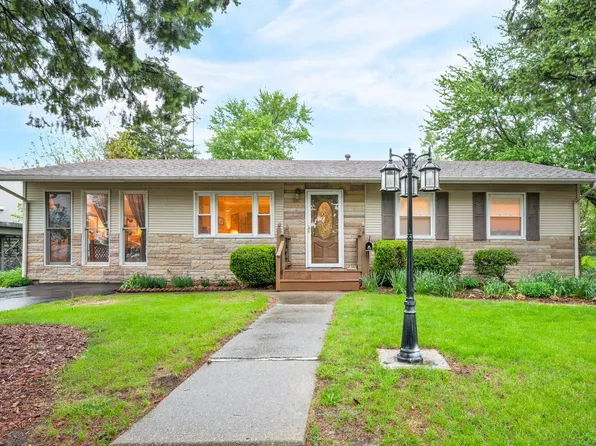 327 W Poplar St, Heyworth, IL 61745