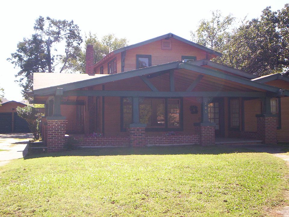 1st image of 305 W College Ave