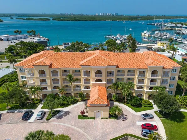 38 Harbour Isle Dr #104, Fort Pierce, FL 34949