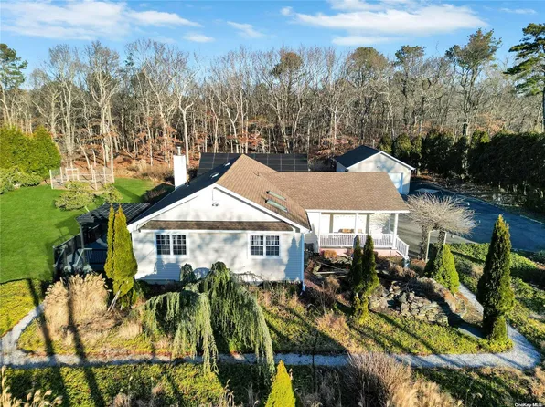 186 South Path, Calverton, NY 11933