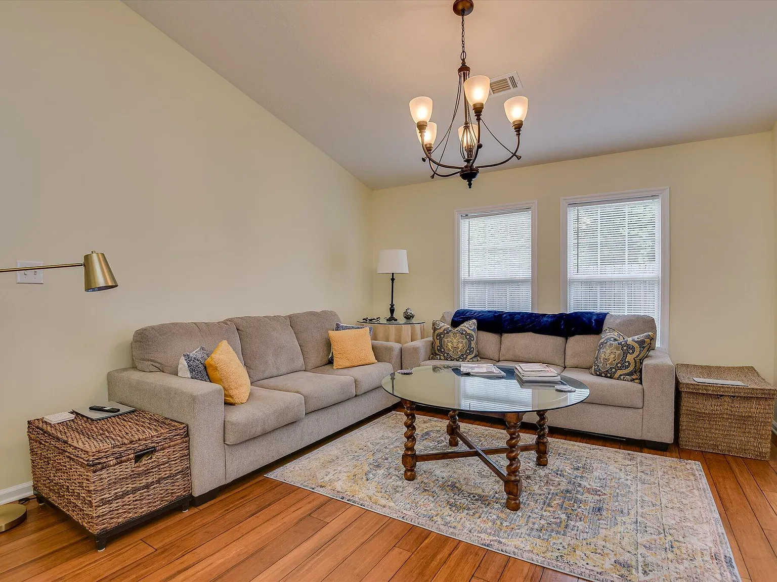 2 bed, 2.0 bath, 1334 sqft, $2,200 — Photo 4