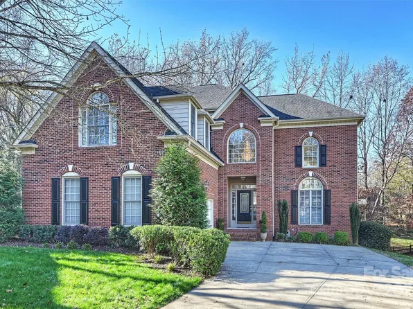 3200 Twelve Oaks Pl, Charlotte, NC 28270
