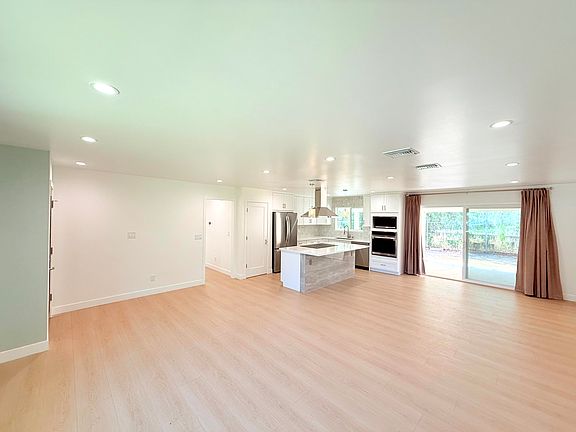 5th image of 10839 Fellows Ave