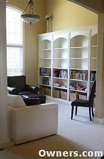 Library w/ soaring book shelves