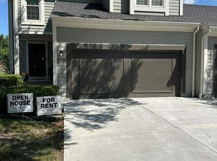 10708 W 115th Ter, Overland Park, KS 66210