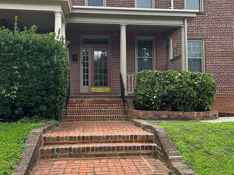7 S Dooley Ave — Photo 1