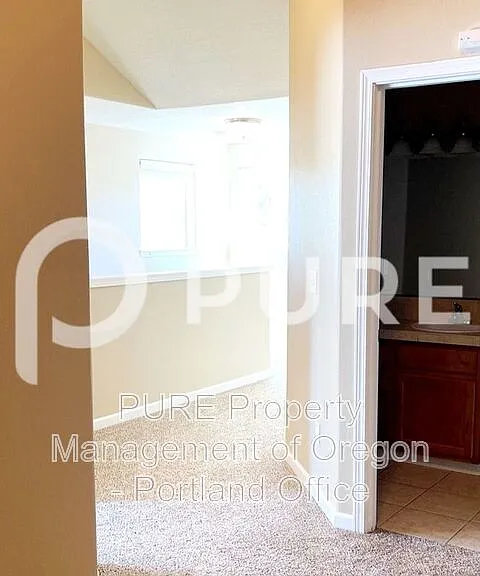 2806 Raymond St — Photo 9