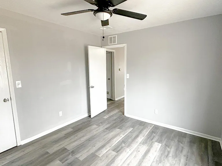 1300 E 84th St — Photo 10